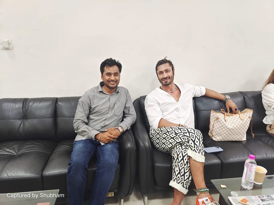 It was fun to have @mevidyutjammwal and @shivaleekaoberoi in #indorecity for the PRAMOTION of #khudahafiz2 managed by @whitewagonentertainment #whitewagonentertainment #masterevent