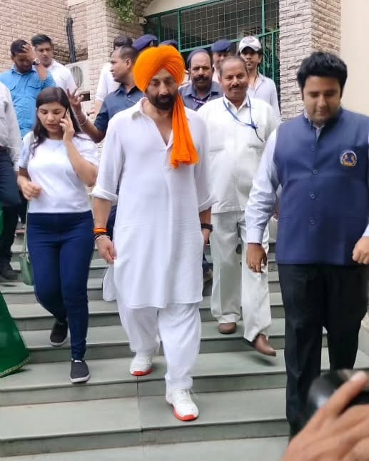 The @whitewagonentertainment & @tanushreevent is here for the promotion of blockbuster movie @gadar2movie_official with the none other than Tara Singh @iamsunnydeol #gadar2#whitewagonentertainment#tanushr (2)